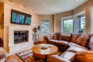 Condo, Multiple Beds (Centennial 3) | Living room