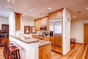 Apartment, Multiple Beds | Private kitchen | Fridge, microwave, stovetop, dishwasher
