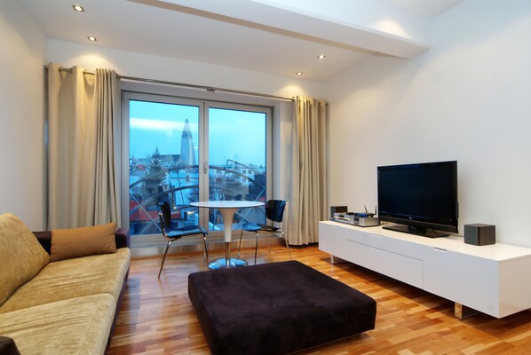 Smart TV, stereo, computer monitors