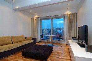 Smart TV, stereo, computer monitors