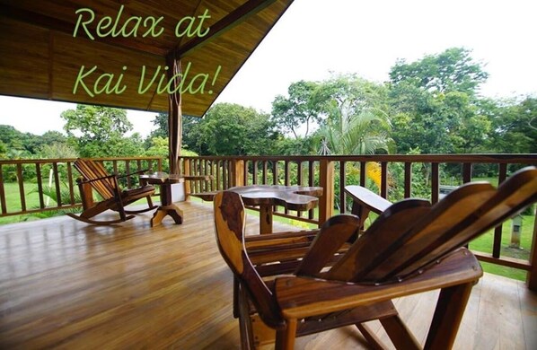 Property grounds - PAVONES Modern BUNGALOW, Close to SURF! WIFI, AC, HOT H20! 2 min Walk to Beach. (Pavones)