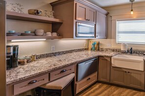 House (4 Bedrooms) | Private kitchen | Full-size fridge, microwave, espresso maker, cookware/dishes/utensils - Redtail Suites ~ Entire Home ~ Sleeps 12 ~ Tesla Station (Ashland)