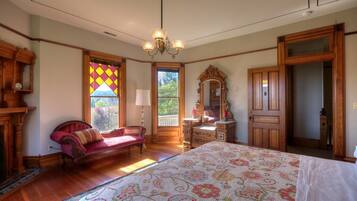 5 bedrooms, iron/ironing board, free WiFi, bed sheets
