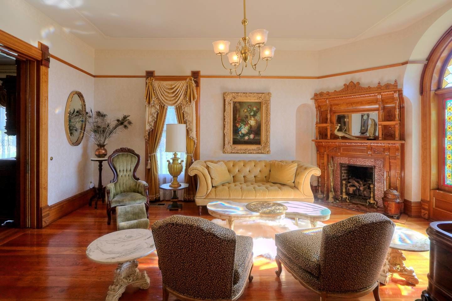 Nhà (5 Bedrooms) | Khu phòng khách | TV 