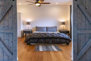 1 kamar tidur, setrika/meja setrika, Wi-Fi gratis, dan seprai linen