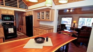 2 bedrooms, premium bedding, iron/ironing board, free WiFi