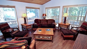 2 bedrooms, premium bedding, iron/ironing board, free WiFi