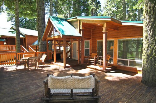 #48 The Cabins at Hyatt Lake - Sleeps 4 - Hot Tub