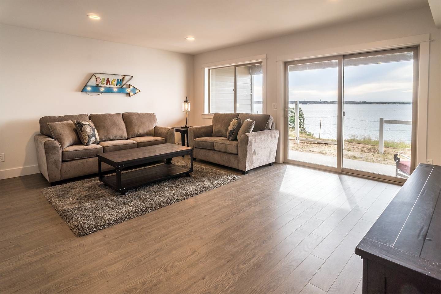 Apartment (3 Bedrooms) | Living area | TV, fireplace, stereo