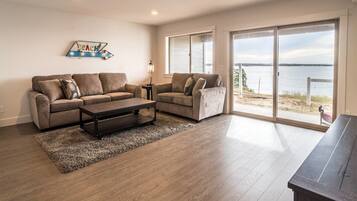 Apartment (3 Bedrooms) | Living area | TV, fireplace, stereo