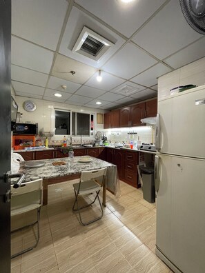 Fridge, microwave, oven, stovetop - Executive Indian Muslim Bachelor's Accommodation in Al Nahda 2, Dubai. (Al Nahda 2)