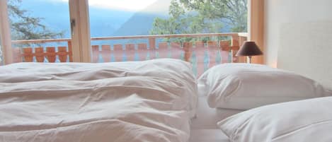 5 makuuhuonetta, silitysrauta/-lauta, ilmainen Wi-Fi, vuodevaatteet