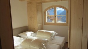 5 bedrooms, iron/ironing board, free WiFi, bed sheets - Mountain Lodge LOULOU: luxury chalet with sauna at 250 m from the ski lift. (Hérémence)