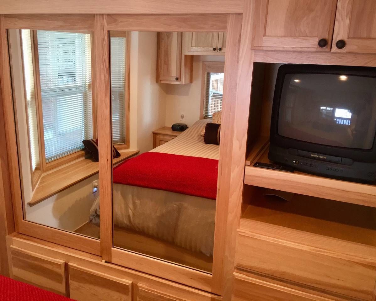 2 bedrooms, premium bedding, iron/ironing board, free WiFi