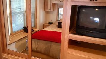 2 bedrooms, premium bedding, iron/ironing board, free WiFi