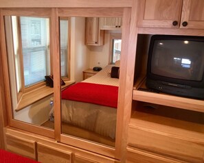 2 bedrooms, premium bedding, iron/ironing board, free WiFi