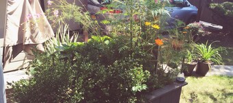 2-floor private house, 3 bedrooms, sunny, contemporary, safe, free parking