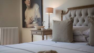 2 chambres, bureau, fer et planche Ă repasser, lit parapluie