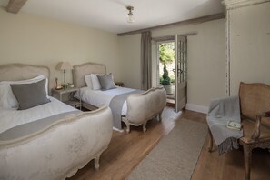 2 bedrooms, desk, iron/ironing board, travel cot