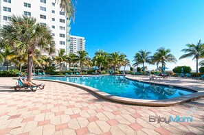 Een verwarmd zwembad