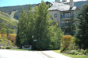 Apartamento, varias camas (Centennial 3 Bedroom Condo unit no. 2) | Fachada del alojamiento