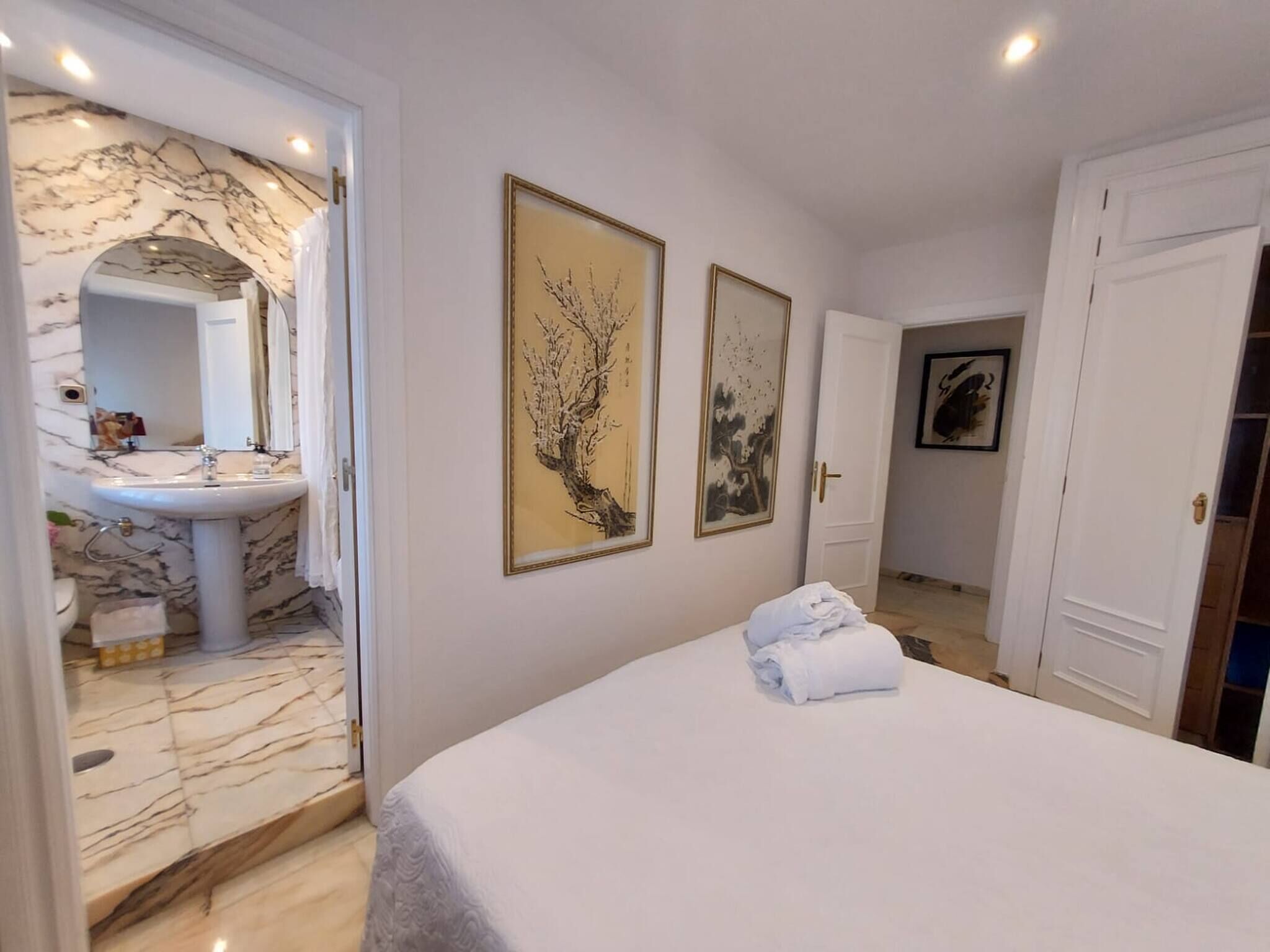 6 habitaciones, tabla de planchar con plancha y wifi gratis 