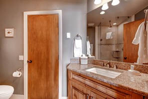 Apartment, Multiple Beds | Bathroom