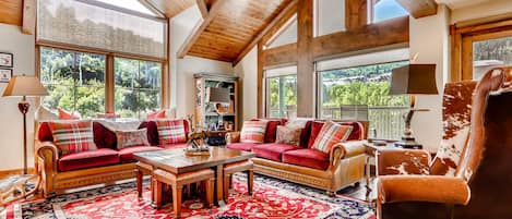 Apartment, Multiple Beds | Living area