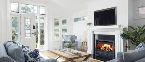 Smart TV, fireplace, DVD player