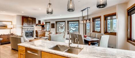 Apartment (Centennial 1 Bedroom Condo Unit No. 1) | Private kitchen