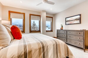 Estúdio, 1 cama King (Centennial Studio Condo Unit no. 13a) | Wi-Fi de cortesia, roupa de cama