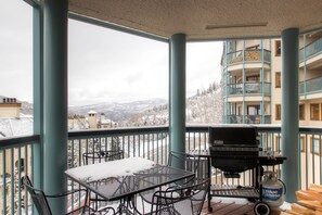 Studiolejlighed - 1 kingsize-seng (Centennial Studio Condo Unit no. 13a) | Balkon