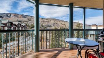 Studio, 1 King Bed (Centennial Studio Condo Unit no. 13a) | Balcony