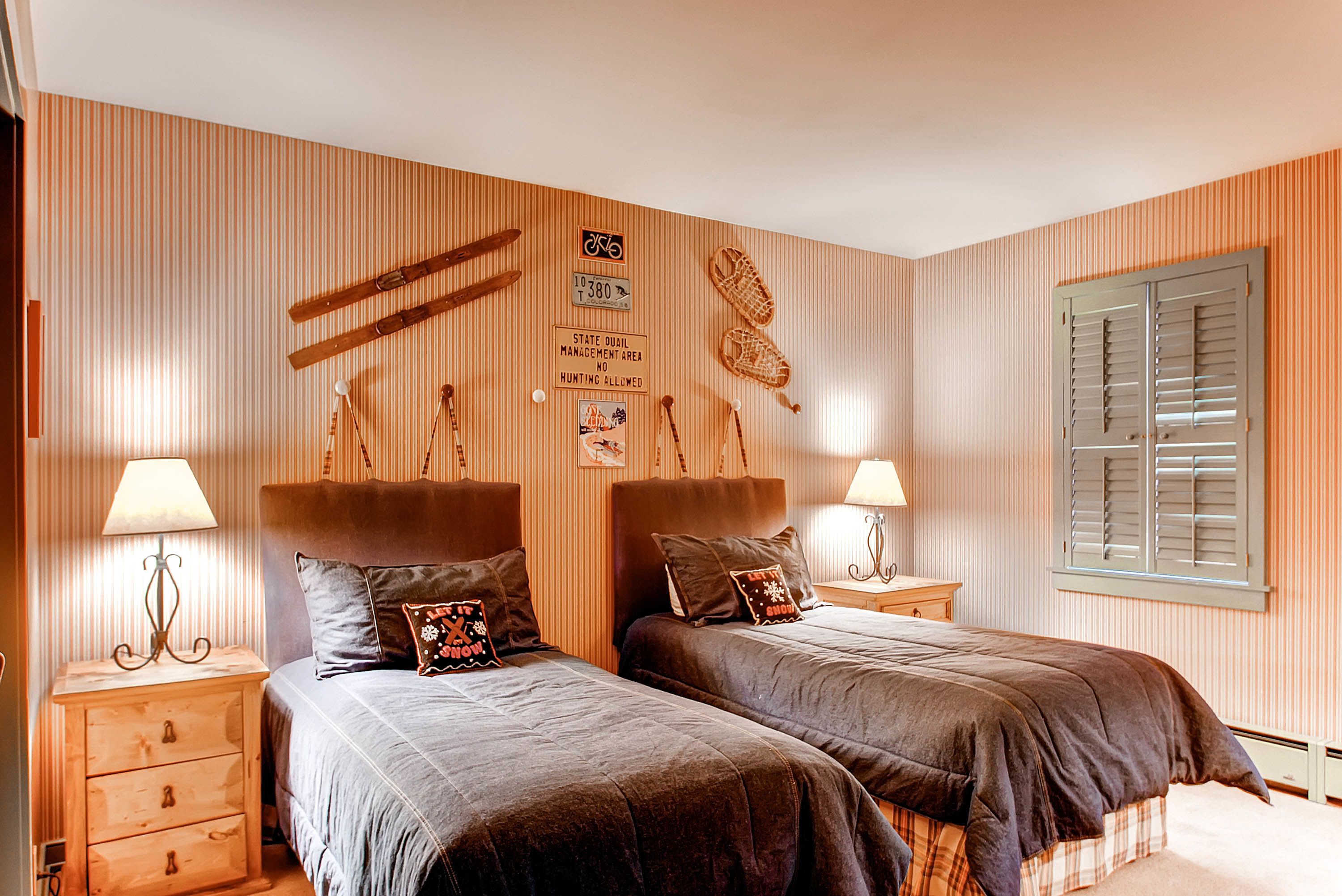 Studio, 1 King Bed (Centennial Studio Condo Unit no. 13a) | Free WiFi, bed sheets