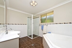 Shower, towels