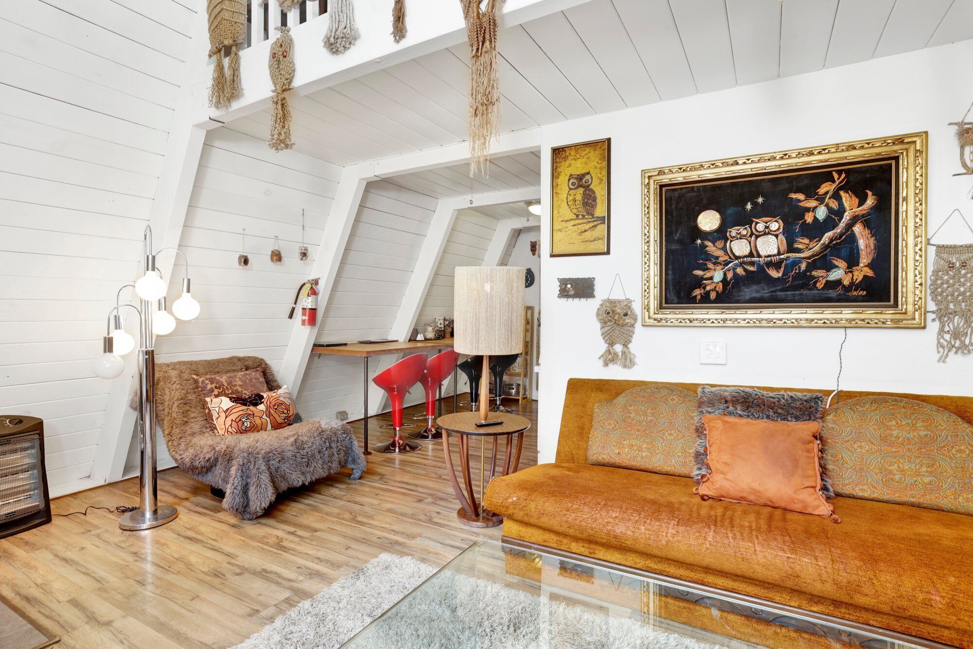 Sunrise Retreat Cottage~ Hot Tub~ Essentials~