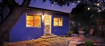 TREAT GUESTHOUSE, Private, Quiet, Comfortable! Artistically designed space.
