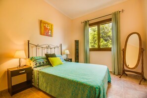 3 chambres, fer et planche à repasser, Wi-Fi gratuit, draps fournis