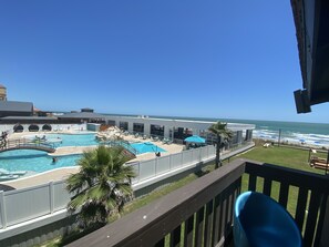 Utendørsbasseng og et oppvarmet basseng