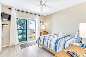 2 bedrooms, iron/ironing board, Internet, bed sheets