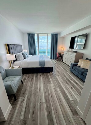 1 bedroom, in-room safe, desk, iron/ironing board