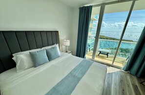1 Schlafzimmer, Zimmersafe, Schreibtisch, Bügeleisen/Bügelbrett