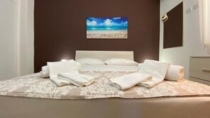 3 makuuhuonetta, silitysrauta/-lauta, ilmainen Wi-Fi, vuodevaatteet