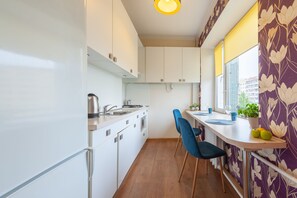 Fridge, microwave, stovetop, coffee/tea maker