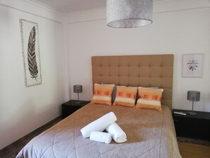 3 makuuhuonetta, työpöytä, silitysrauta/-lauta, ilmainen Wi-Fi