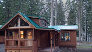 Unclassified image, 5 of 24, button - #51 The Cabins at Hyatt Lake - Sleeps 6 - Hot Tub (Ashland)