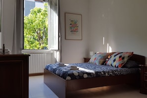 2 chambres, fer et planche à repasser, Wi-Fi gratuit, draps fournis