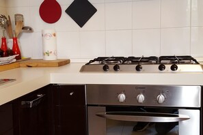 Réfrigérateur, four, plaque de cuisson, lave-vaisselle
