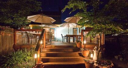 Blue Moon Cottage ~ Pet Friendly ~ 5 Blocks to OSF