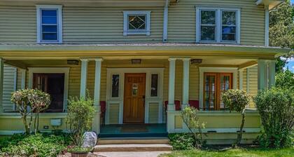 Pioneer House - South Suite